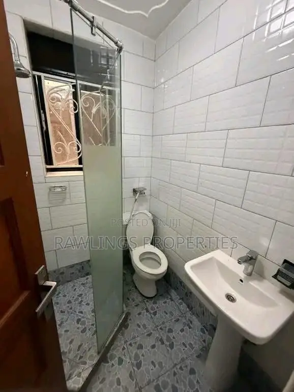 3bdrm Apartment in Martyrs Shrines, Makindye for rent
