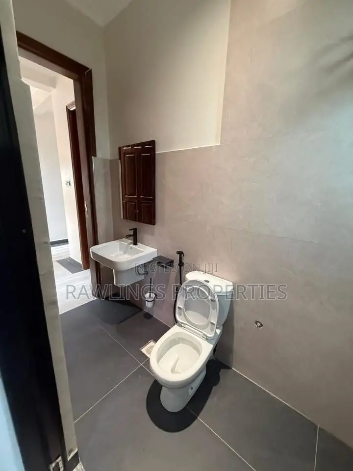 3bdrm Apartment in Kalungu, Makindye for rent