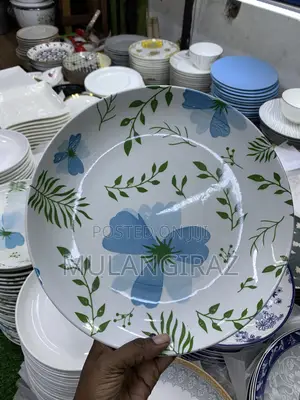 Ceramic Plates. 12 PCS