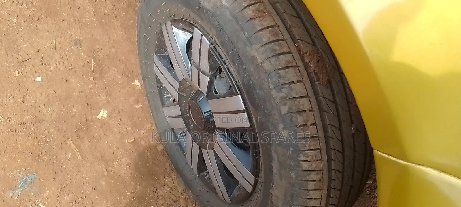 Toyota Vitz 2000 Gold
