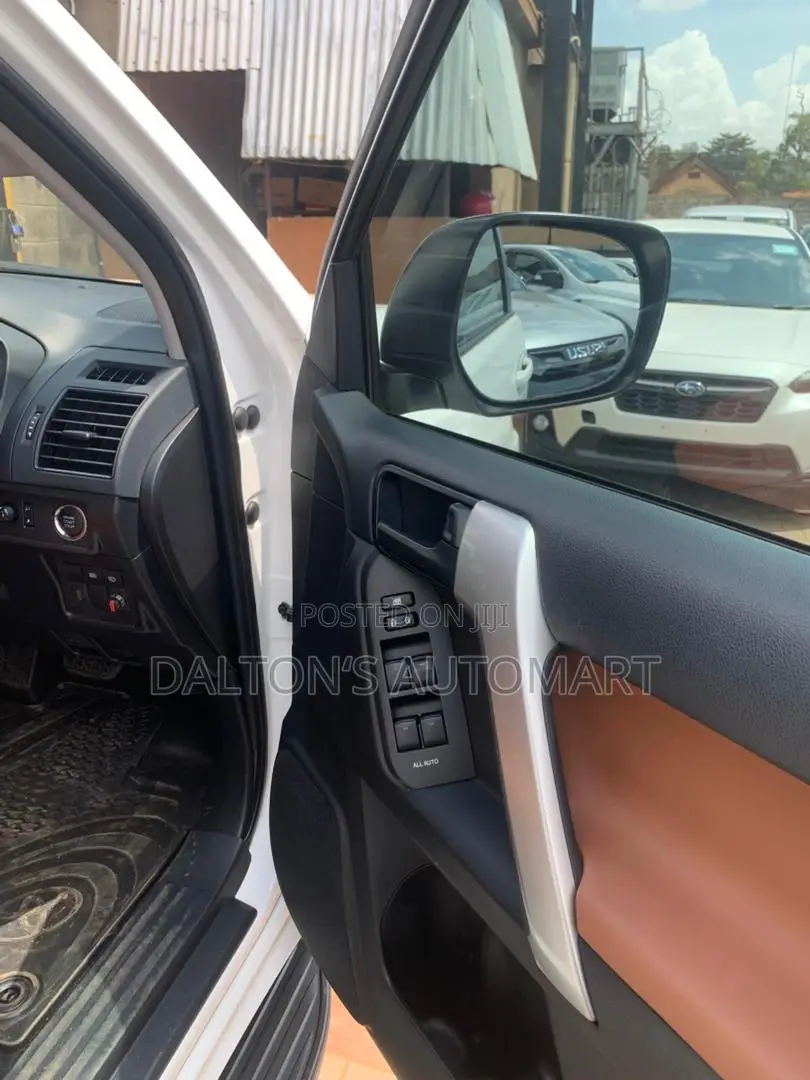 Toyota Land Cruiser Prado 2.8 2019 White