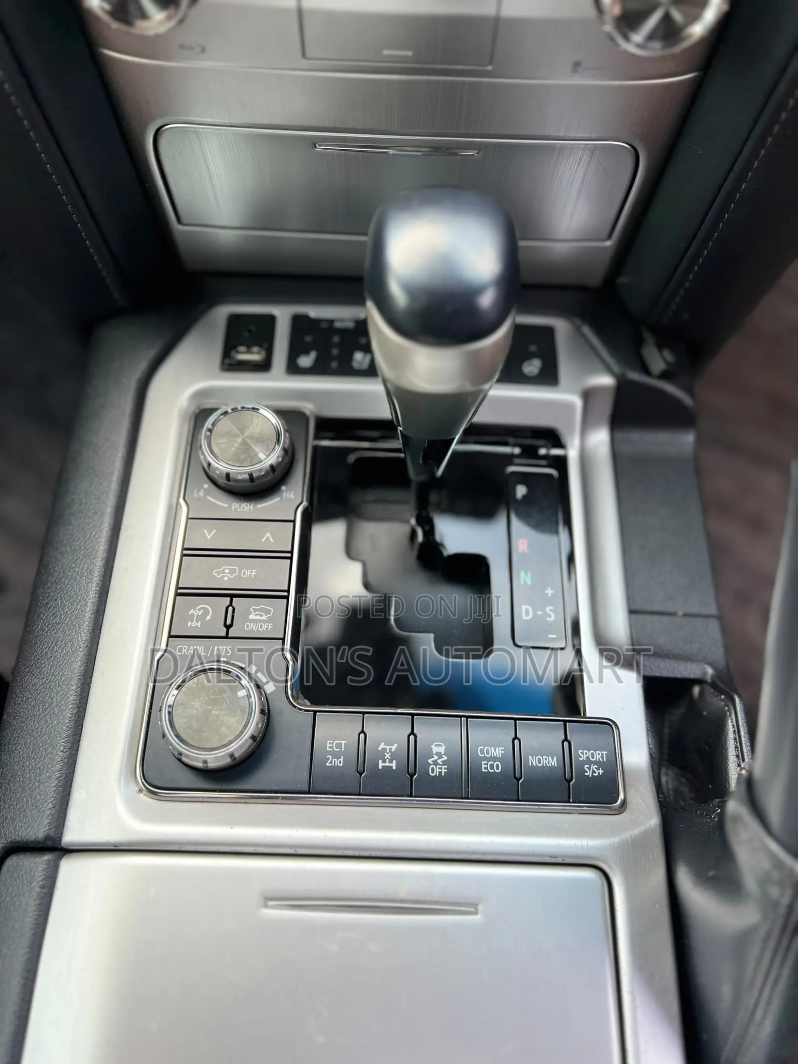 Toyota Land Cruiser 4.6 V8 ZX 2017 Black