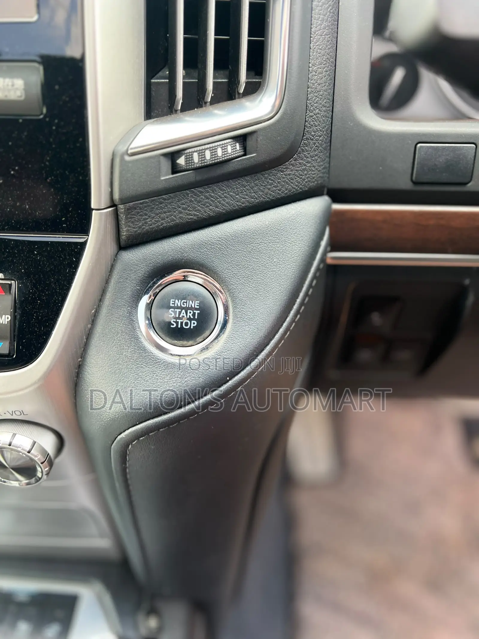 Toyota Land Cruiser 4.6 V8 ZX 2017 Black