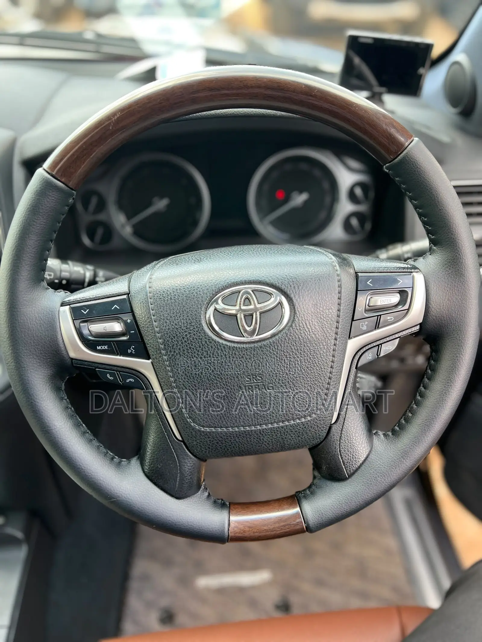 Toyota Land Cruiser 4.6 V8 ZX 2017 Black