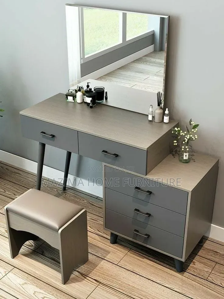 Dressing Mirror /Makeup Table