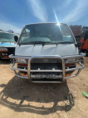 Toyota HiAce 2004 White