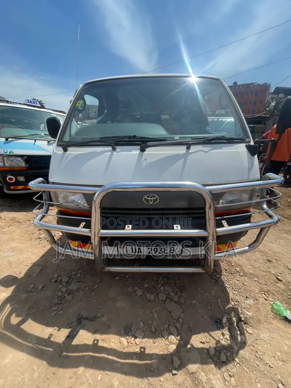 Toyota HiAce 2004 White