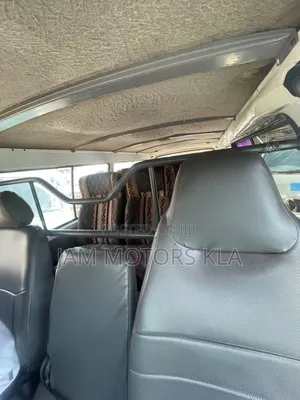 Toyota HiAce 2004 White