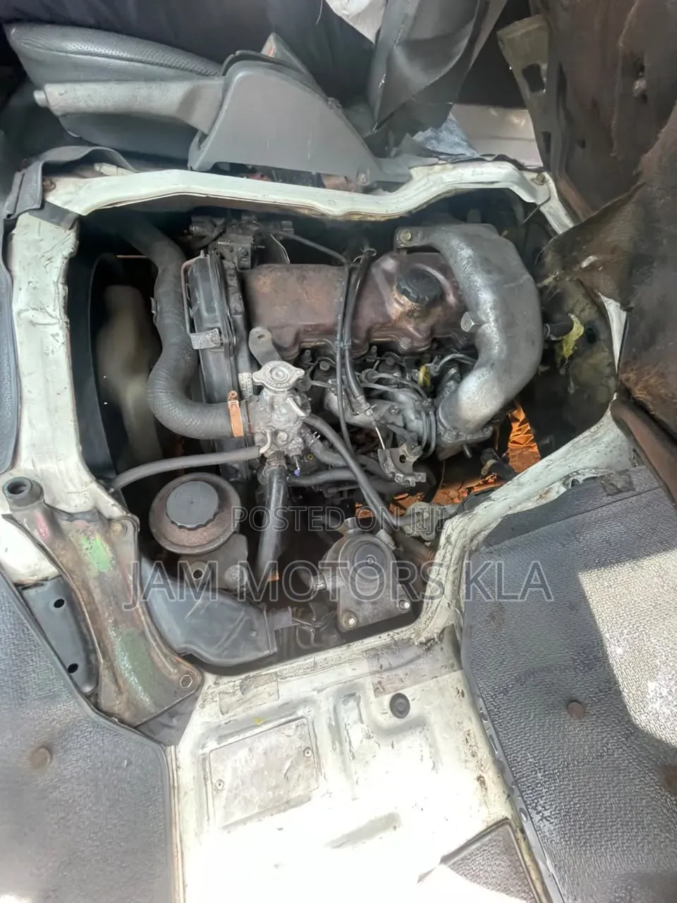 Toyota HiAce 2004 White