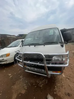 Toyota HiAce 2000 White