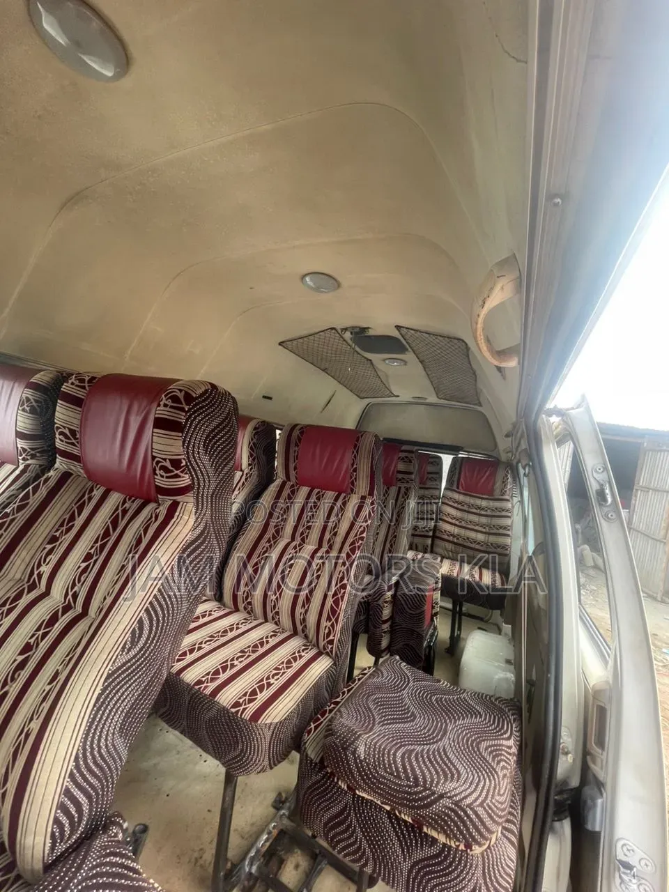 Toyota HiAce 2000 White