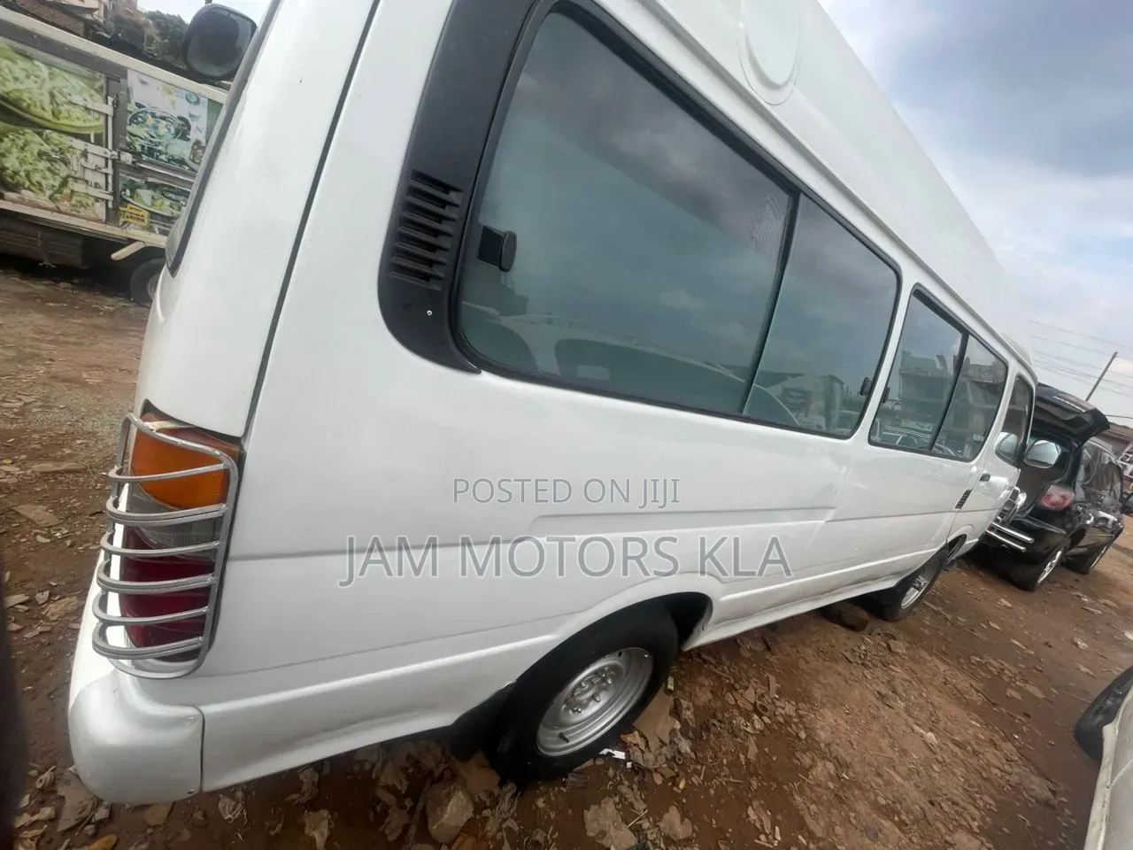Toyota HiAce 2000 White