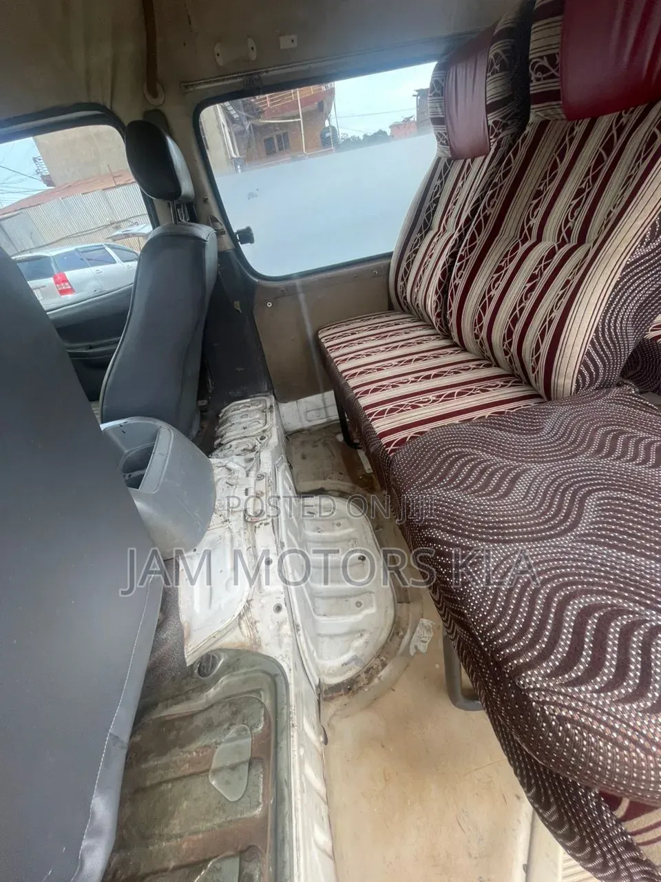 Toyota HiAce 2000 White