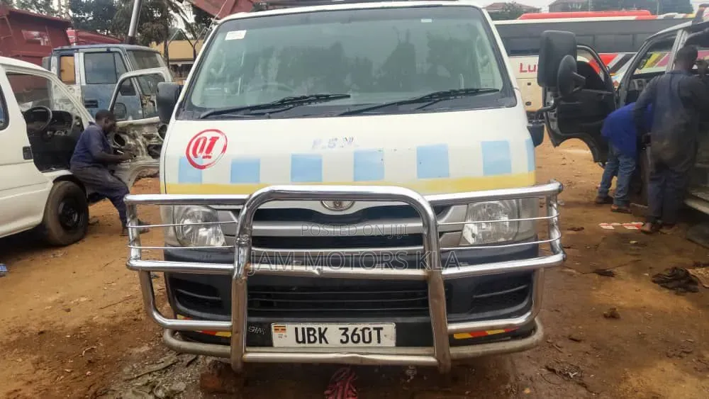 Toyota HiAce 2009 White