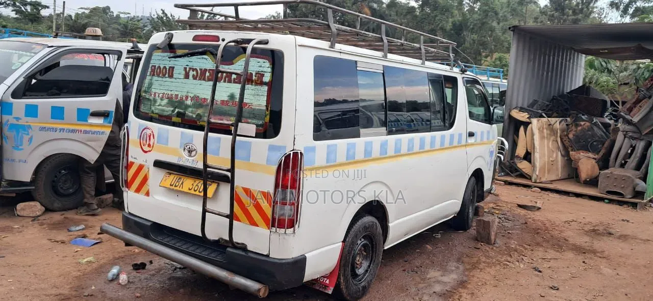 Toyota HiAce 2009 White