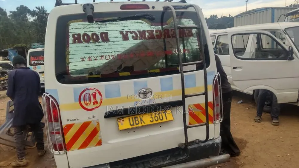 Toyota HiAce 2009 White
