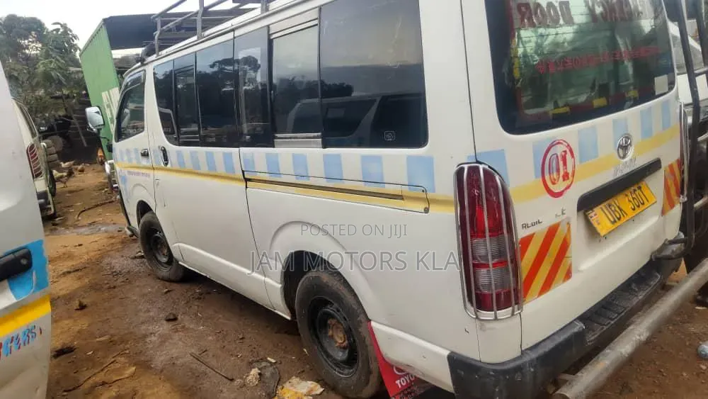 Toyota HiAce 2009 White
