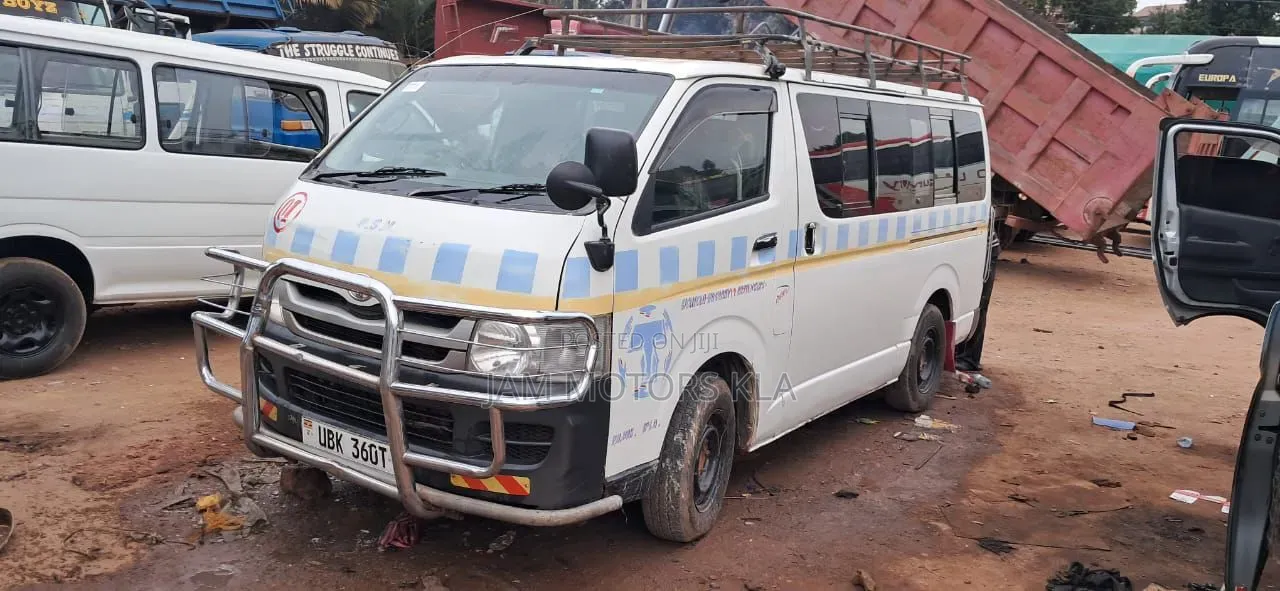 Toyota HiAce 2009 White