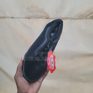 Black Off the Wall Van