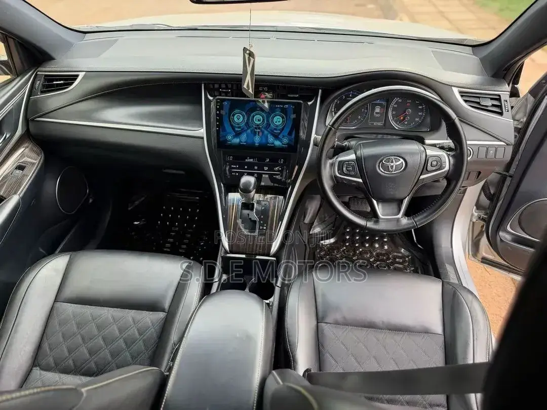 Toyota Harrier 2.0 2017 Silver