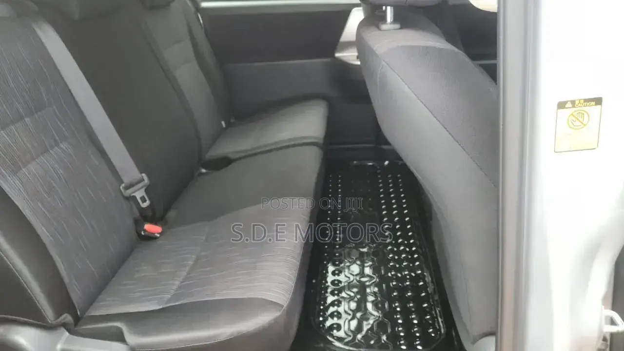 Toyota Noah 2013 Silver