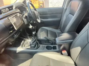 Toyota Hilux 2017 Gold