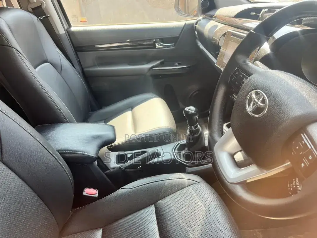 Toyota Hilux 2017 Gold