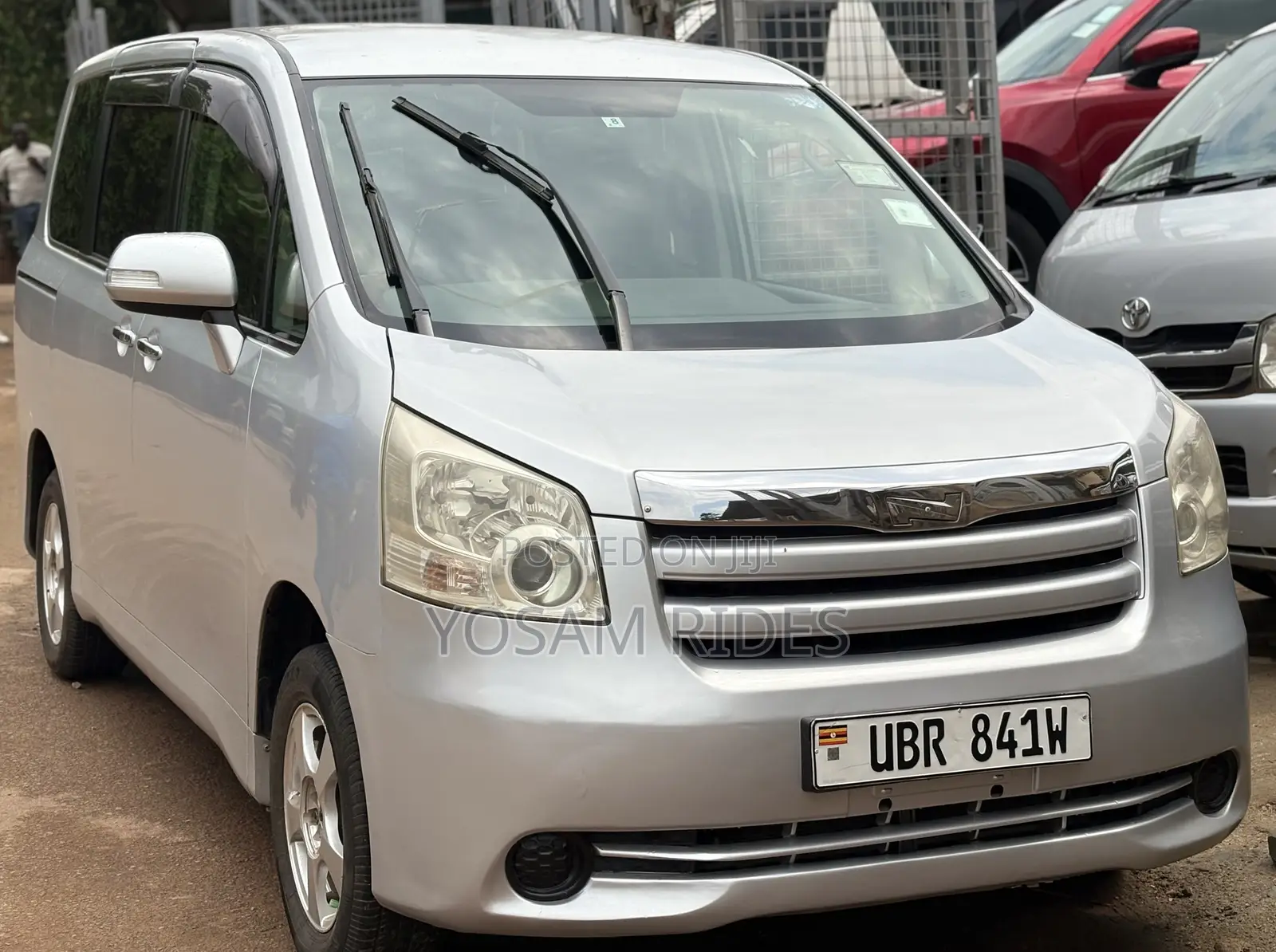 Toyota Noah 2.0 143hp FWD (8 Seater) 2009 Silver