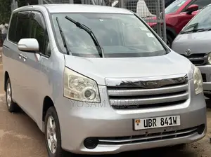 Toyota Noah 2.0 143hp FWD (8 Seater) 2009 Silver