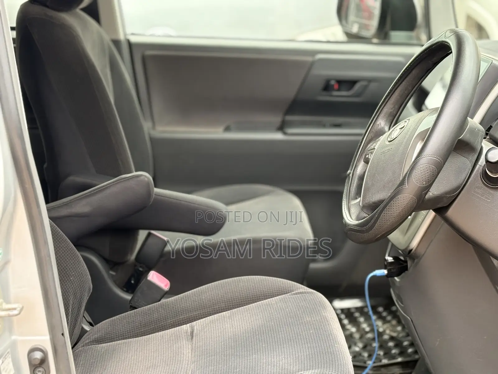 Toyota Noah 2.0 143hp FWD (8 Seater) 2009 Silver