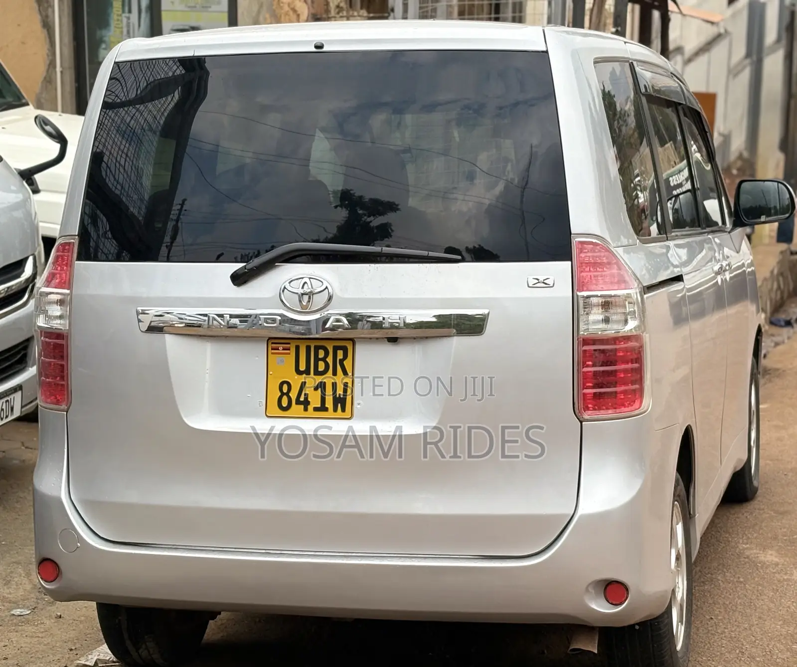 Toyota Noah 2.0 143hp FWD (8 Seater) 2009 Silver