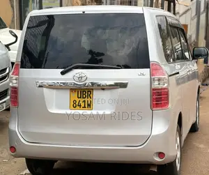 Toyota Noah 2.0 143hp FWD (8 Seater) 2009 Silver