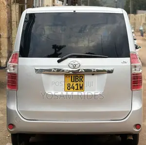 Toyota Noah 2.0 143hp FWD (8 Seater) 2009 Silver
