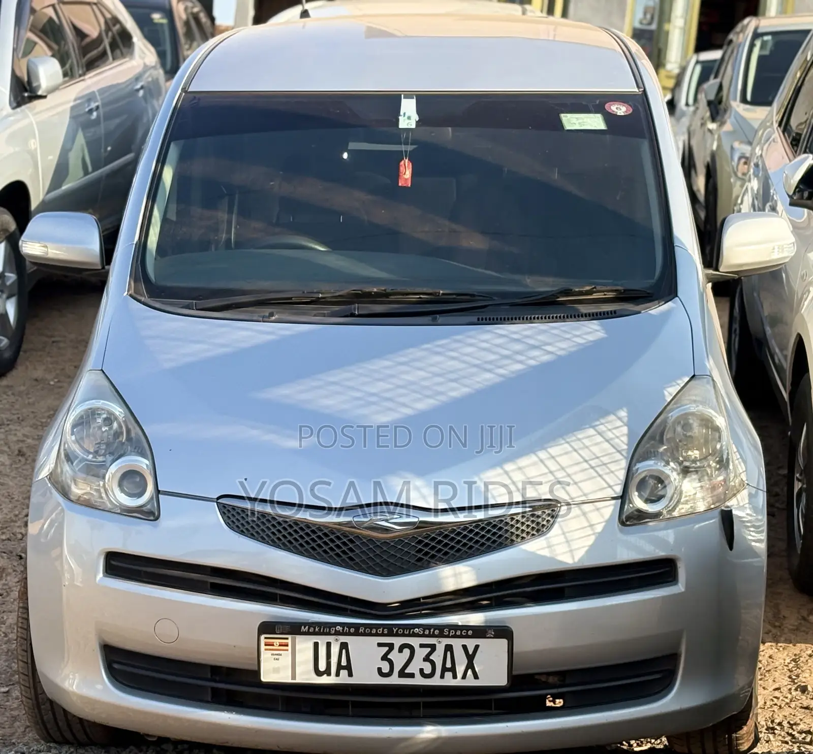 Toyota Ractis 1.5 FWD 2009 Silver