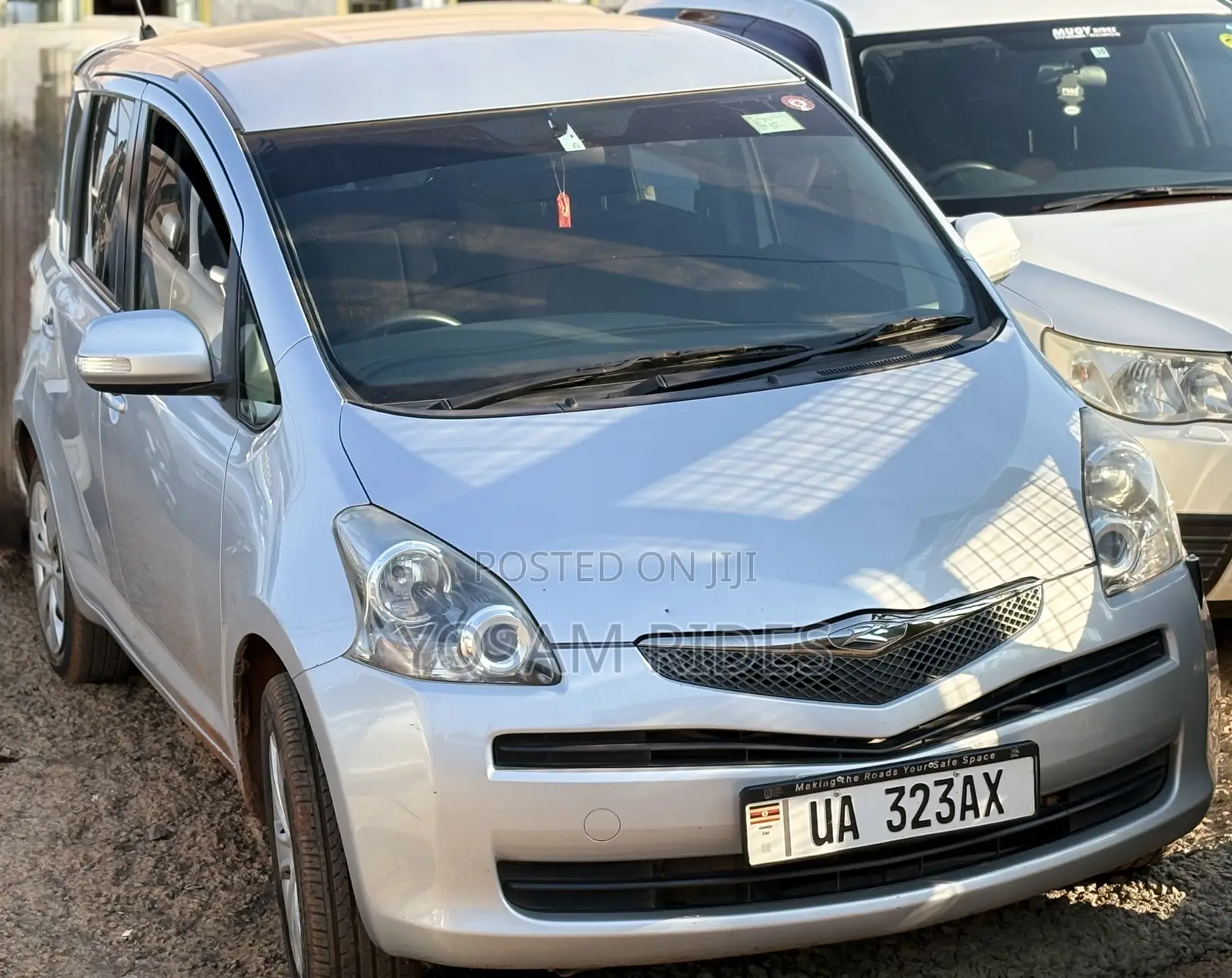 Toyota Ractis 1.5 FWD 2009 Silver