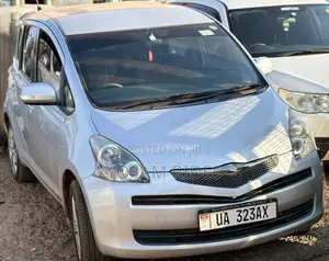Toyota Ractis 1.5 FWD 2009 Silver