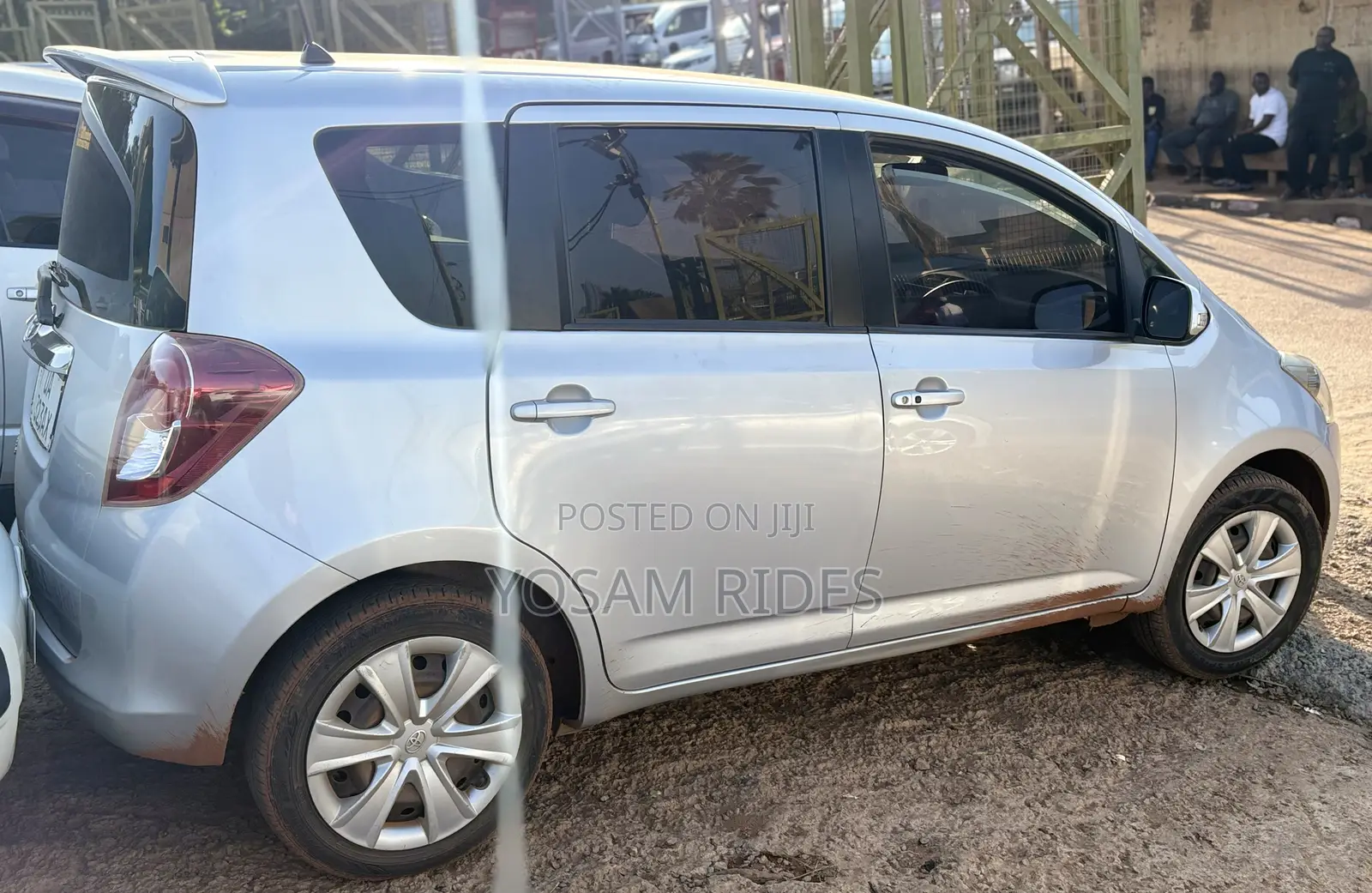 Toyota Ractis 1.5 FWD 2009 Silver