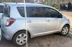 Toyota Ractis 1.5 FWD 2009 Silver