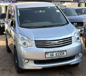 Toyota Noah 2.0 143hp FWD (7 Seater) 2012 Silver