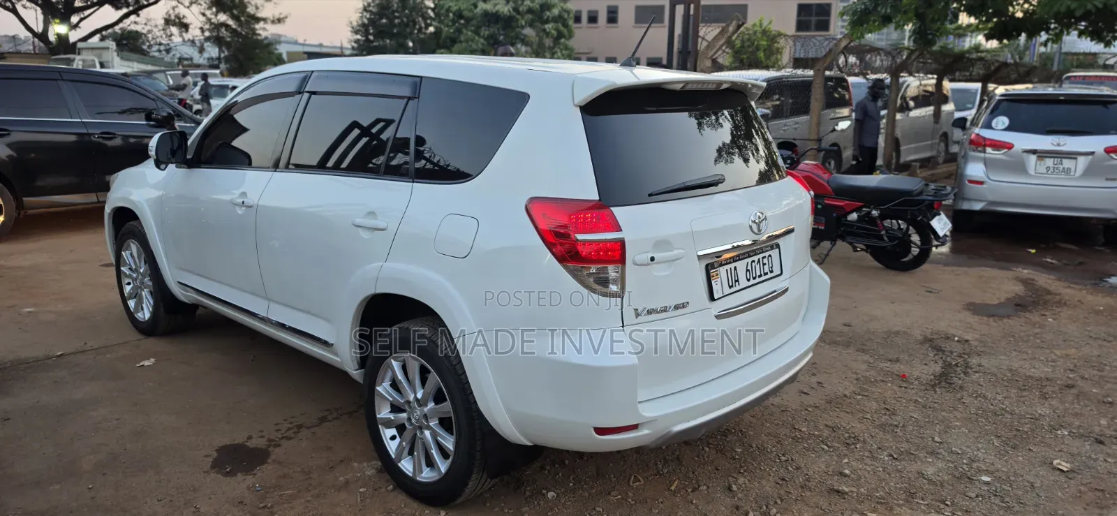 Toyota Vanguard 2011 White