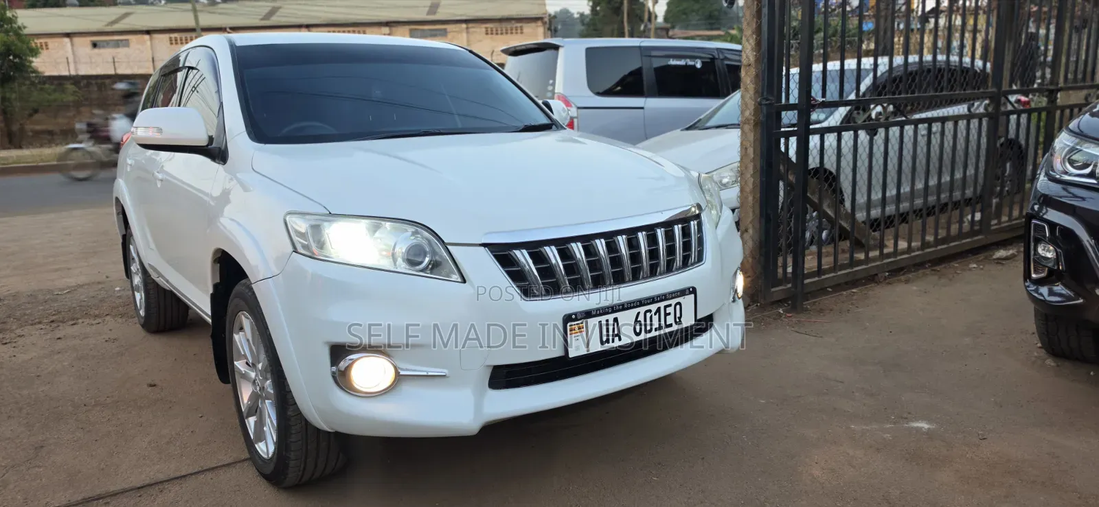 Toyota Vanguard 2011 White