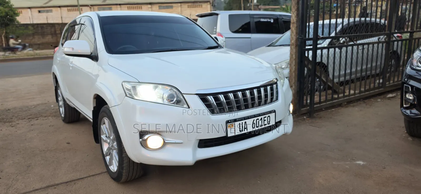 Toyota Vanguard 2011 White