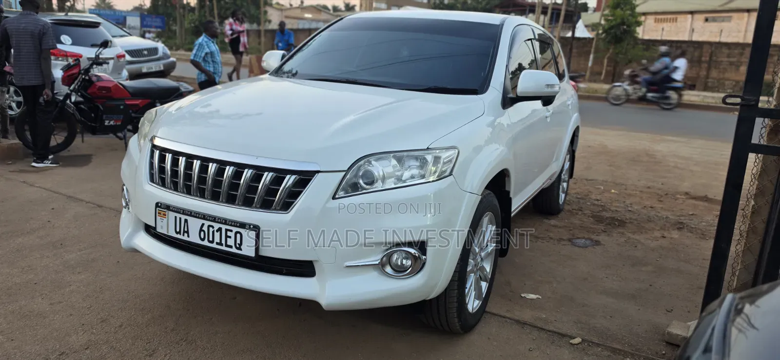 Toyota Vanguard 2011 White