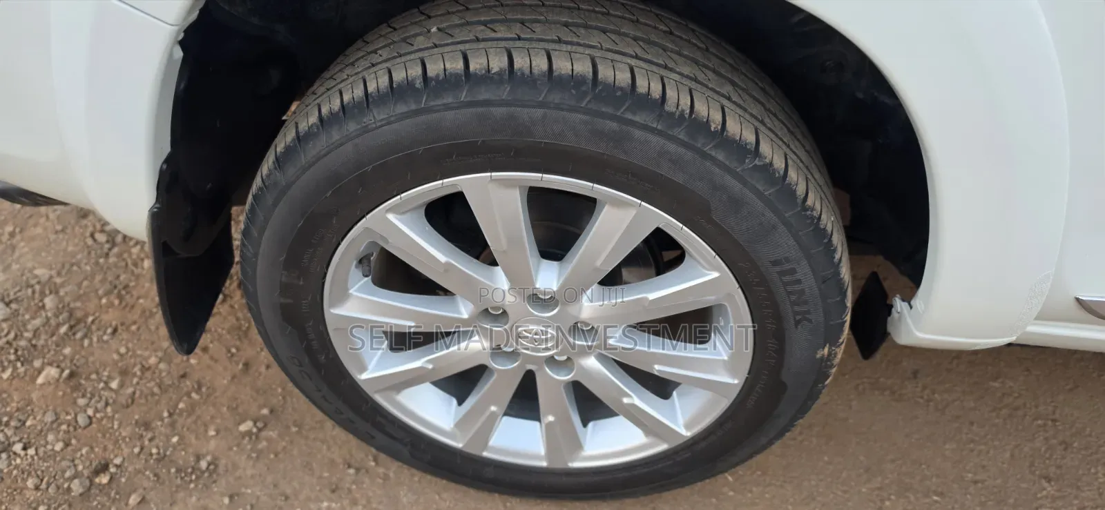Toyota Vanguard 2011 White