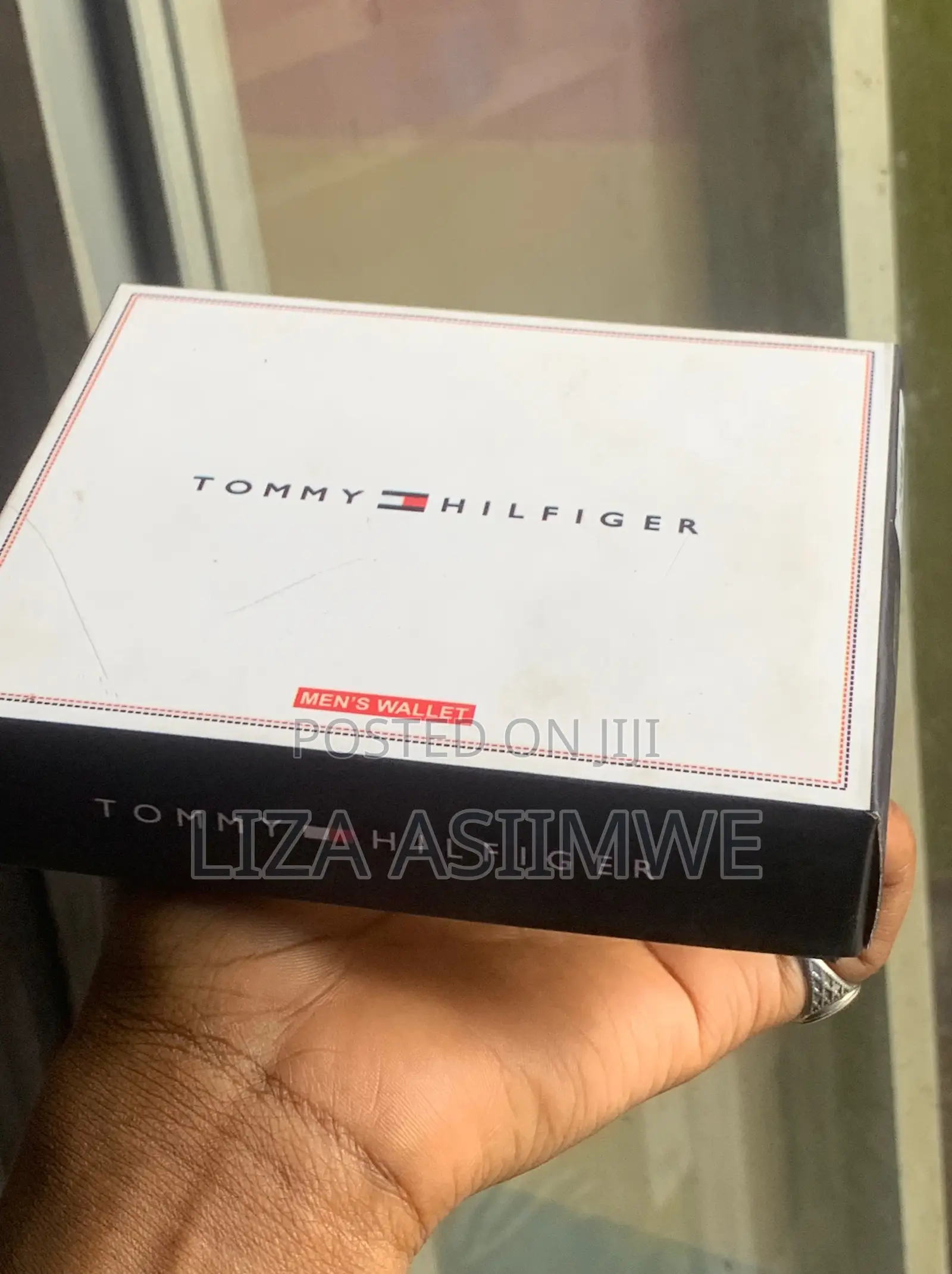 Tommy Hilfiger Men's Leather Bifold Wallet