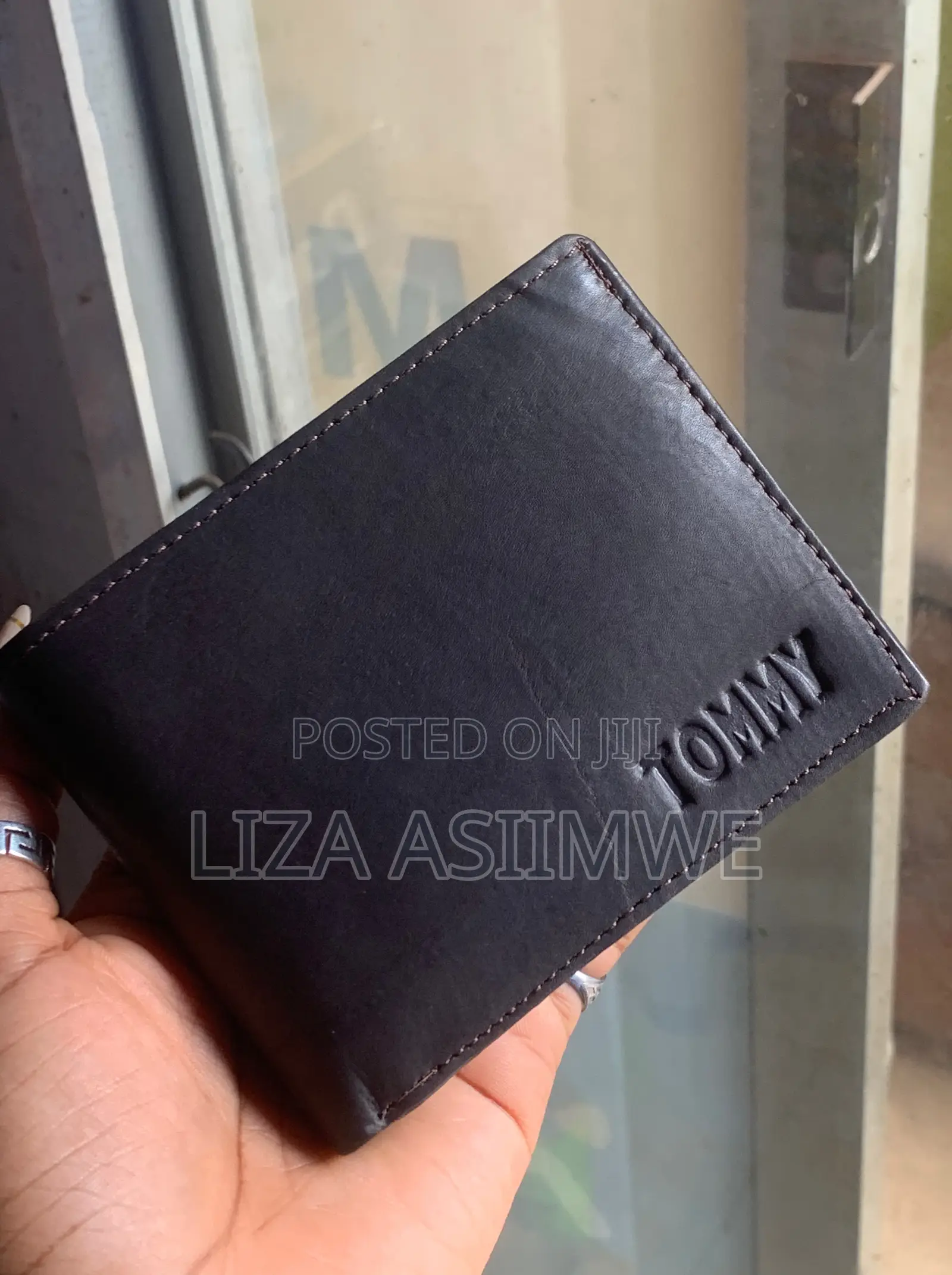 Tommy Hilfiger Men's Leather Bifold Wallet
