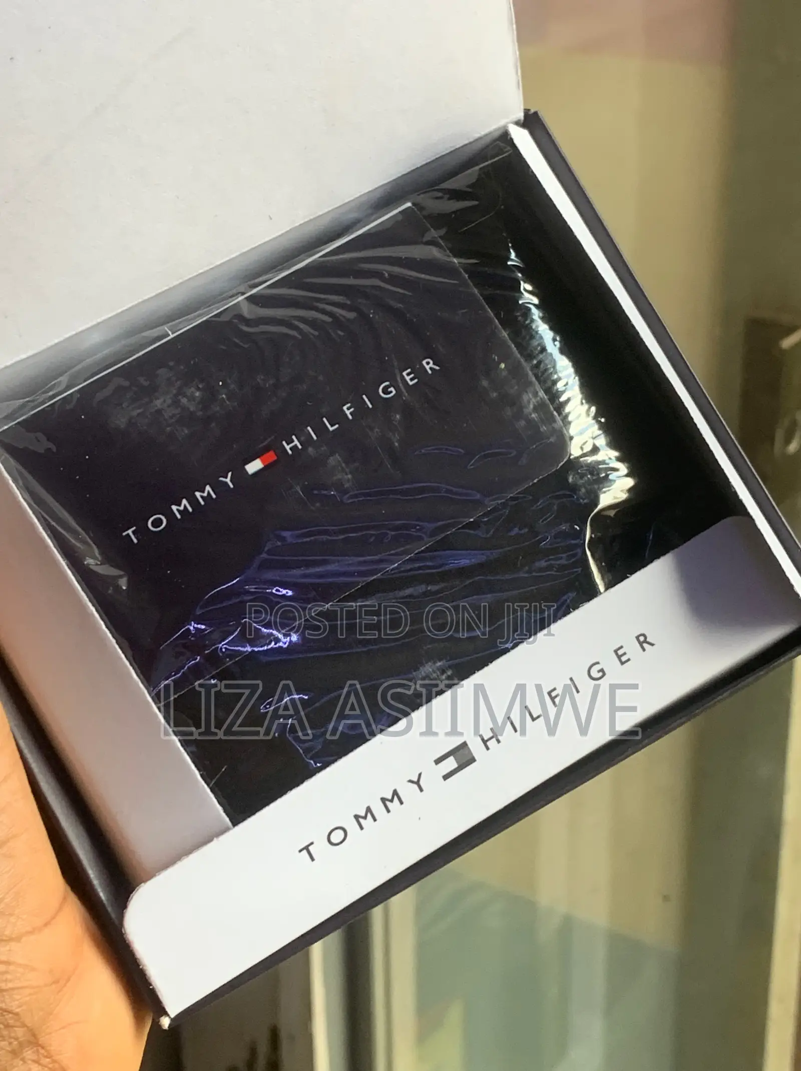 Tommy Hilfiger Men's Leather Bifold Wallet
