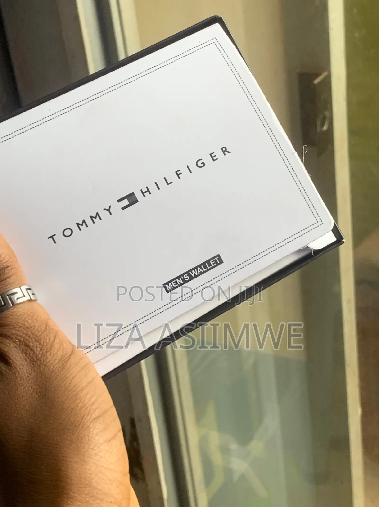 Tommy Hilfiger Men's Leather Bifold Wallet