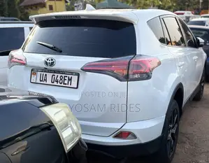 Toyota RAV4 LE AWD (2.5L 4cyl 6A) 2016 White