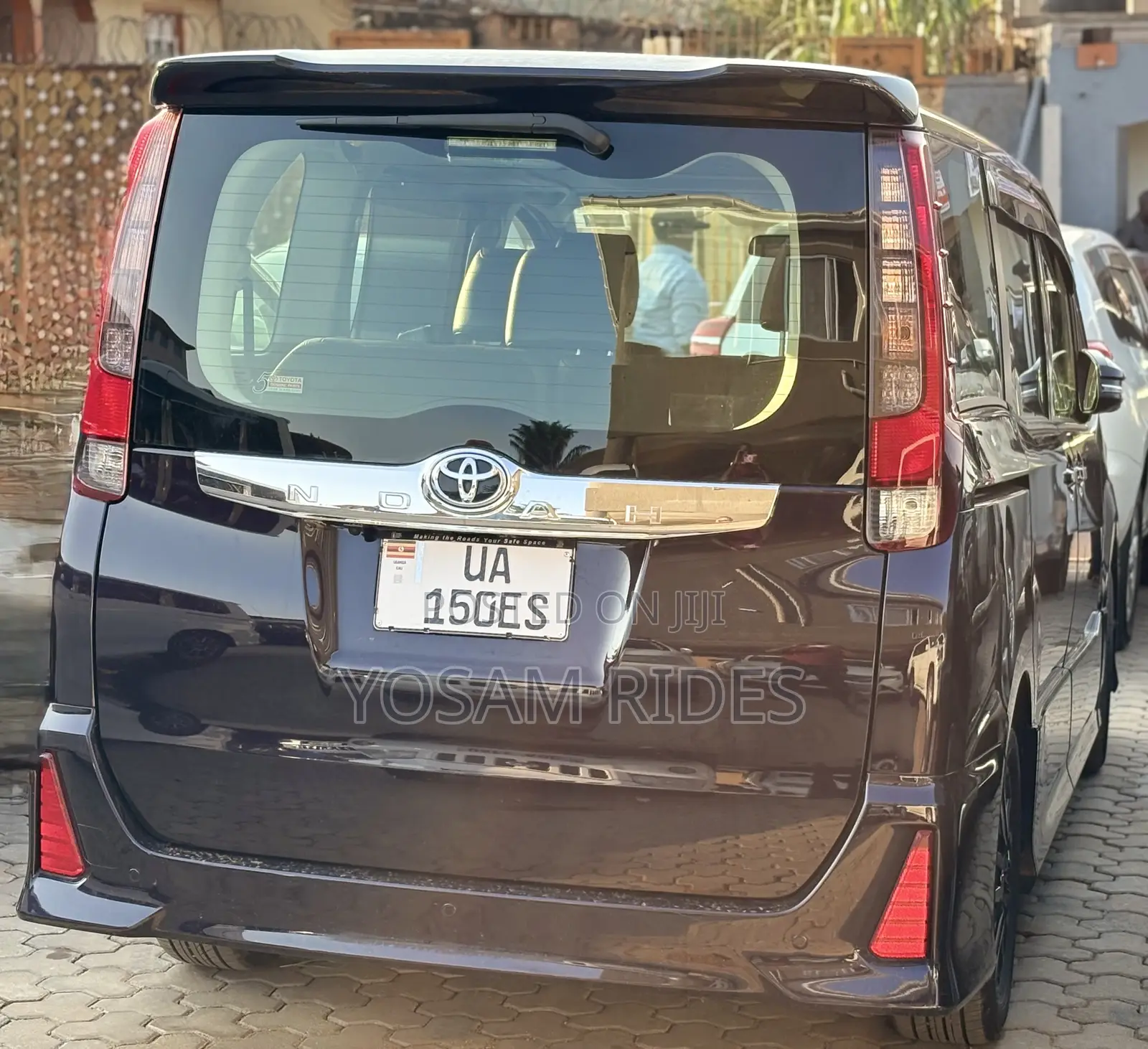Toyota Noah 2.0 FWD (7 Seater) 2016